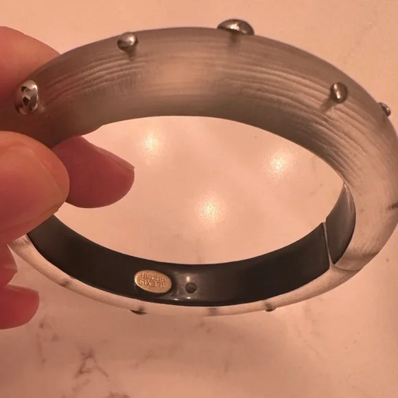 Alexis Bittar White Silver studded Lucite bracelet - Picture 7 of 9
